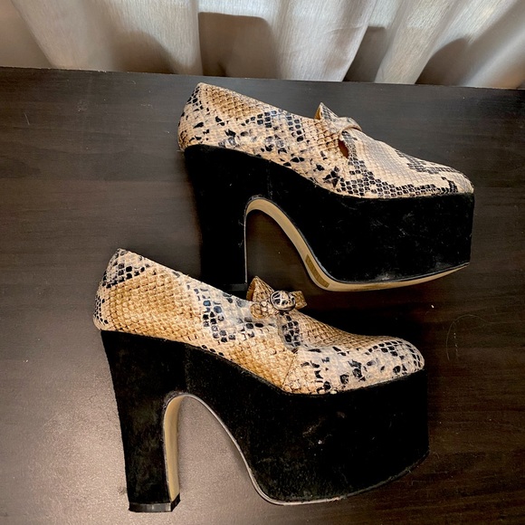 Deena & Ozzy snakeskin platform heels size 8 - Picture 4 of 8